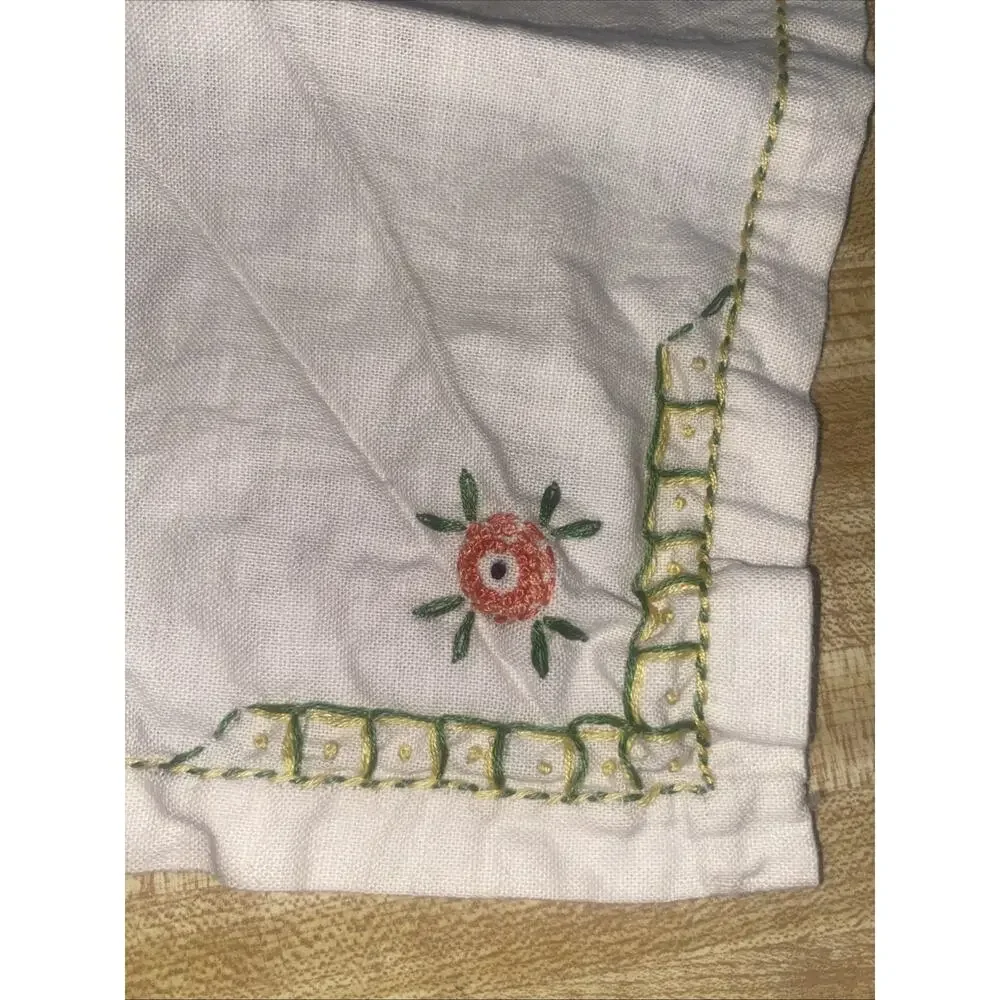 1940s Handmade Embroidered Cotton Napkins Set of 4 Floral Tea/Luncheon
